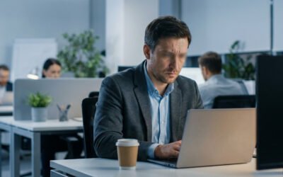 Présentéisme au travail : définition, causes et impact sur la productivité